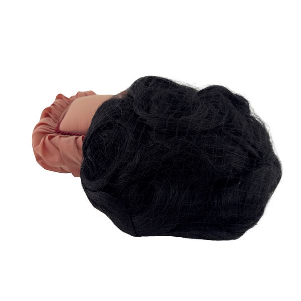 Iconica acconciatura di Moira Orfei completa di retina