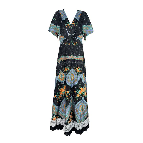 Abito con maniche corte a fazzoletto