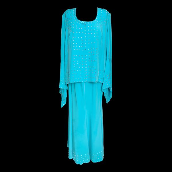 Completo composto da blusa, giacca e gonna