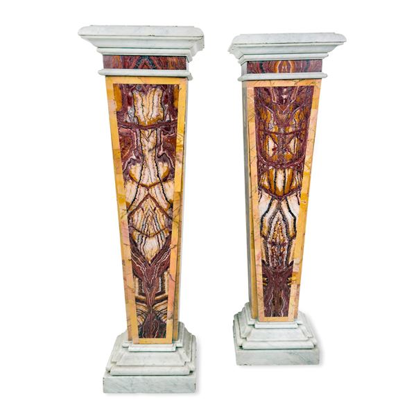 Coppia di erme in marmo bianco placcate in alabastro agatato e giallo di Siena