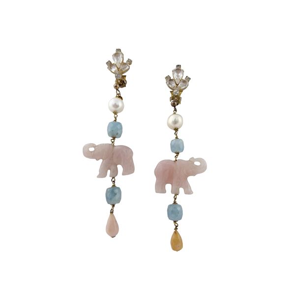 Paio di orecchini con pietre colorate