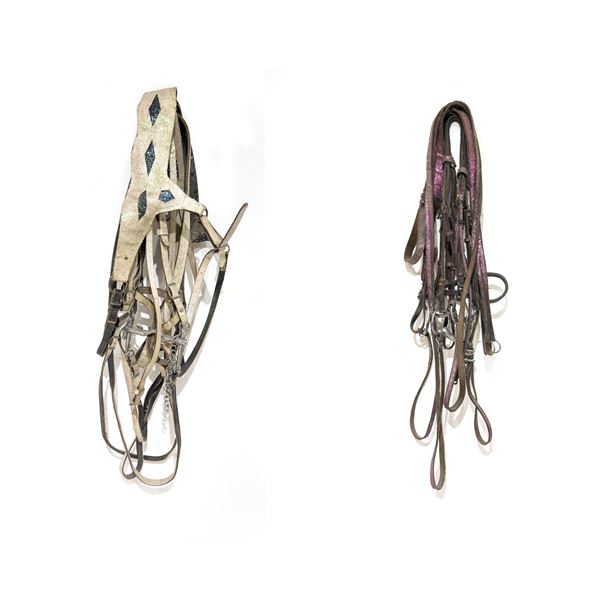 Due cavezze da cavallo in cuoio