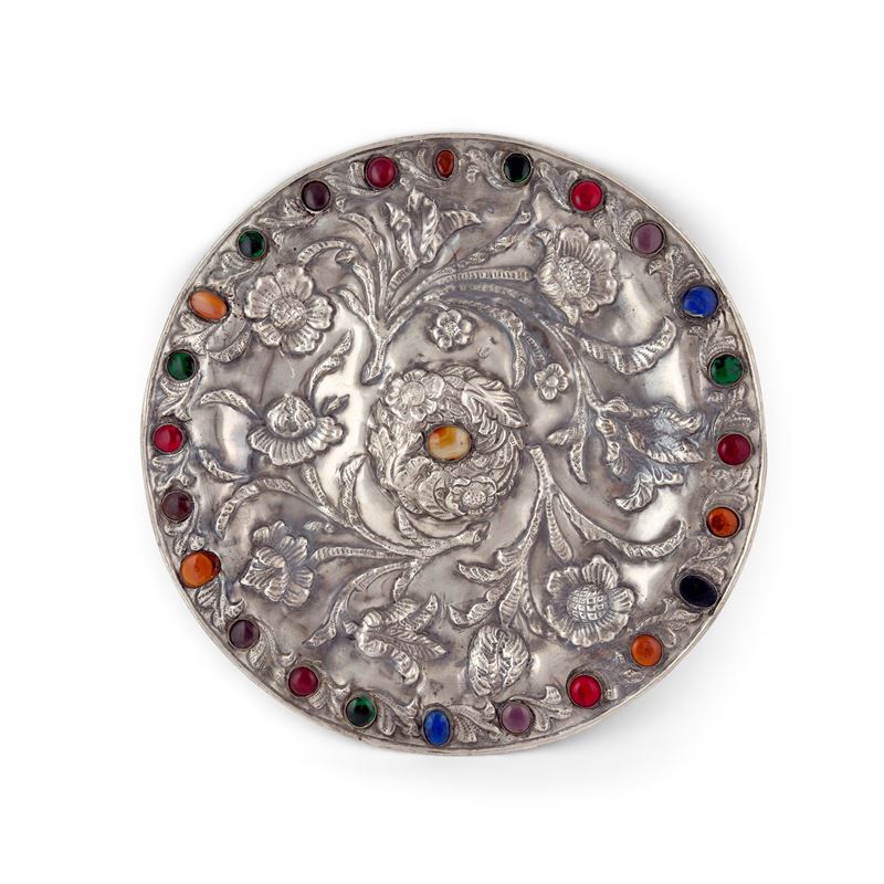 Grande piatto circolare in argento, Arte orientale