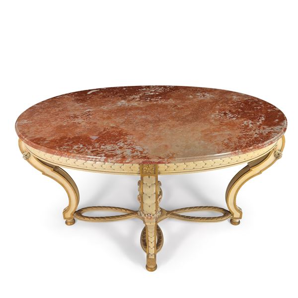 Tavolo in legno laccato bianco e dorato con piano ovale di marmo rosso