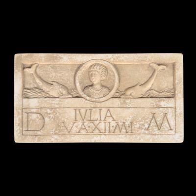 Stele in Marmo Bianco di Forma Rettangolare