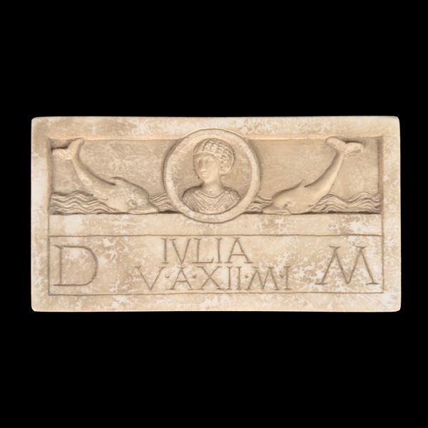 Stele in marmo bianco di forma rettangolare