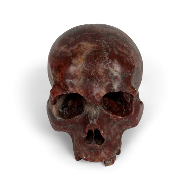 Teschio in breccia rossa