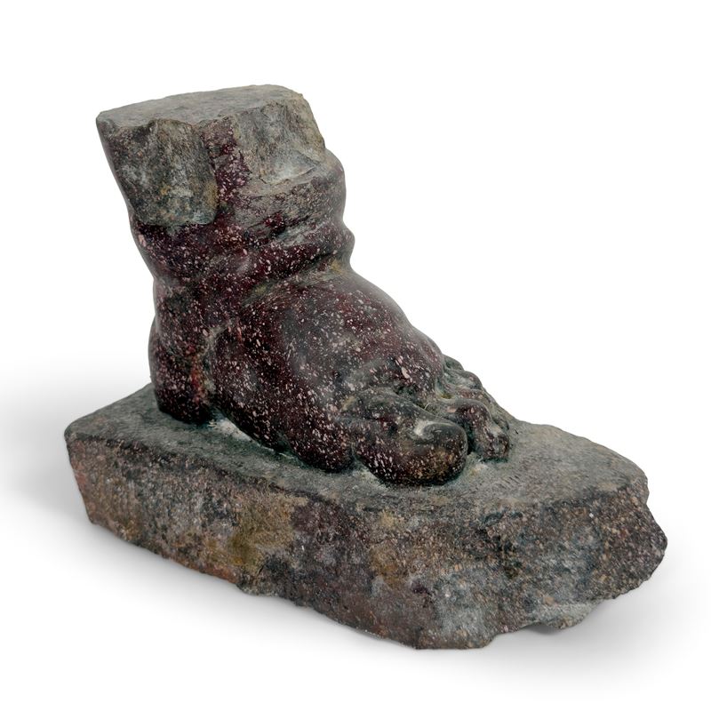 Piede di Putto in Porfido Imperiale