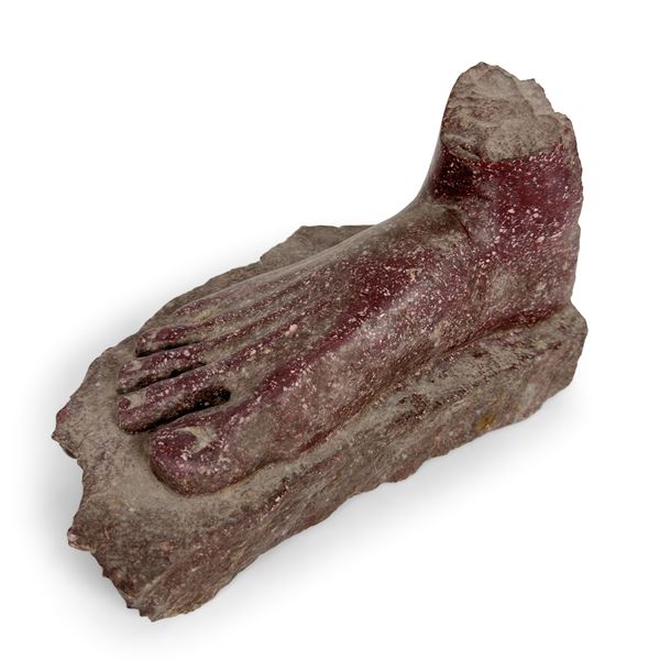 Piede di porfido imperiale