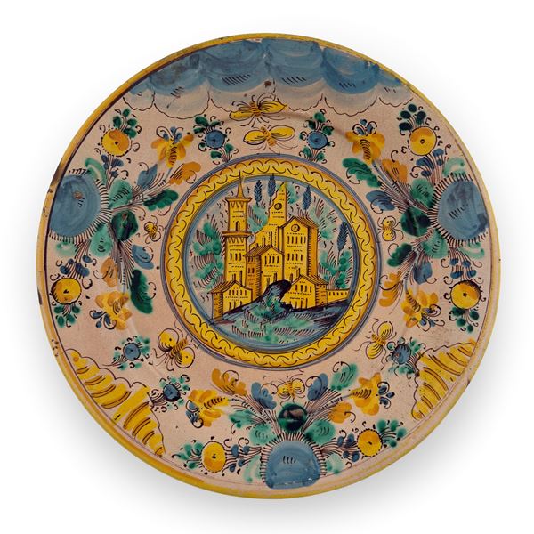 Piatto da parata in maiolica, Cerreto Sannita, XVIII secolo  - Asta L'eternità è il mare mischiato con il sole - Bolli & Romiti - Casa d'Aste in Roma