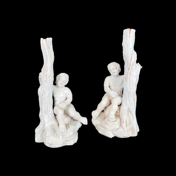 Coppia di candelieri in porcellana bianca, Manifattura tedesca