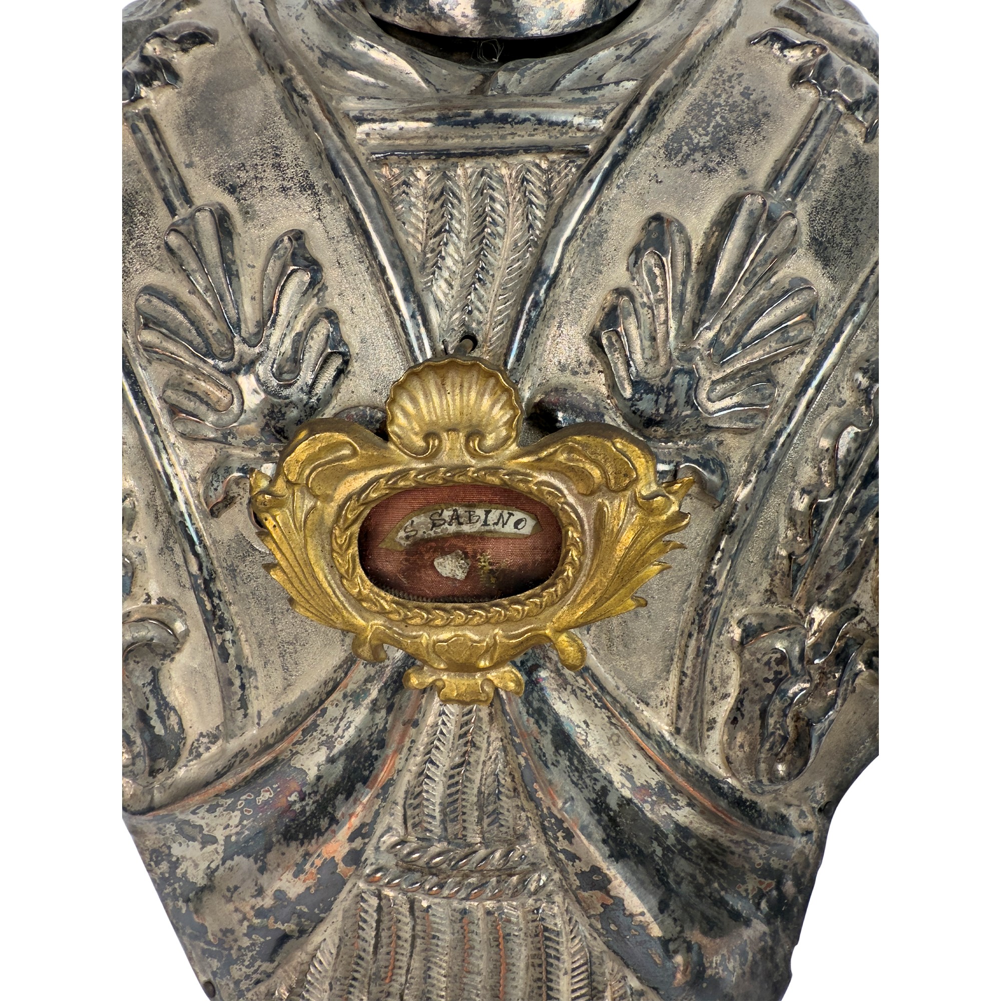 Coppia di reliquari in legno rivestito in rame argentato e sbalzato, XVIII secolo