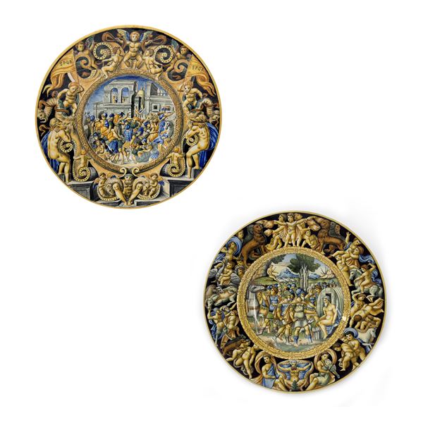Due piatti istoriati in maiolica policroma, uno Pesaro, Molaroni