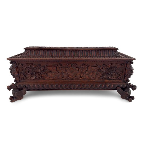 Cassone di noce, Toscana, XVI secolo