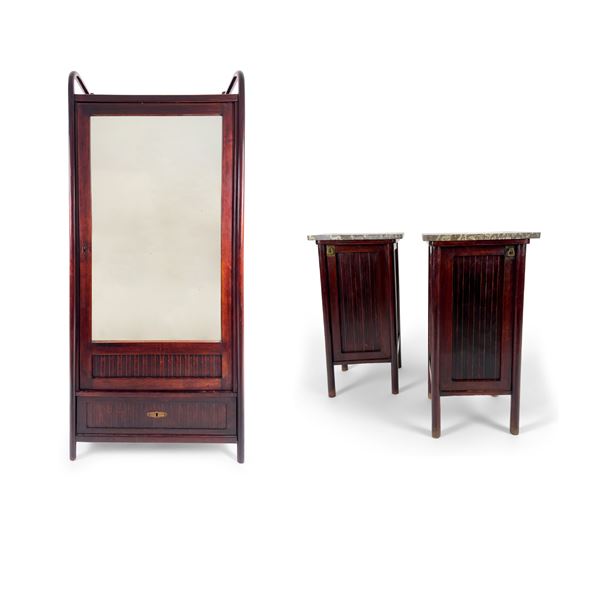 Armadio e coppia di comodini in faggio tinto mogano, Thonet