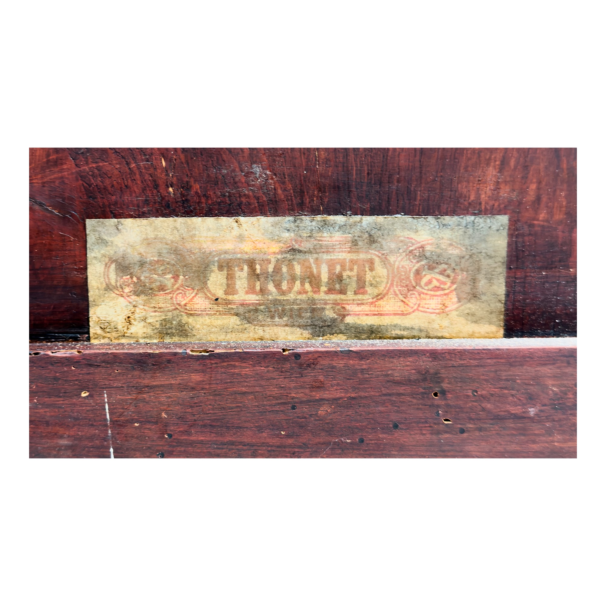 Armadio e coppia di comodini in faggio tinto mogano, Thonet