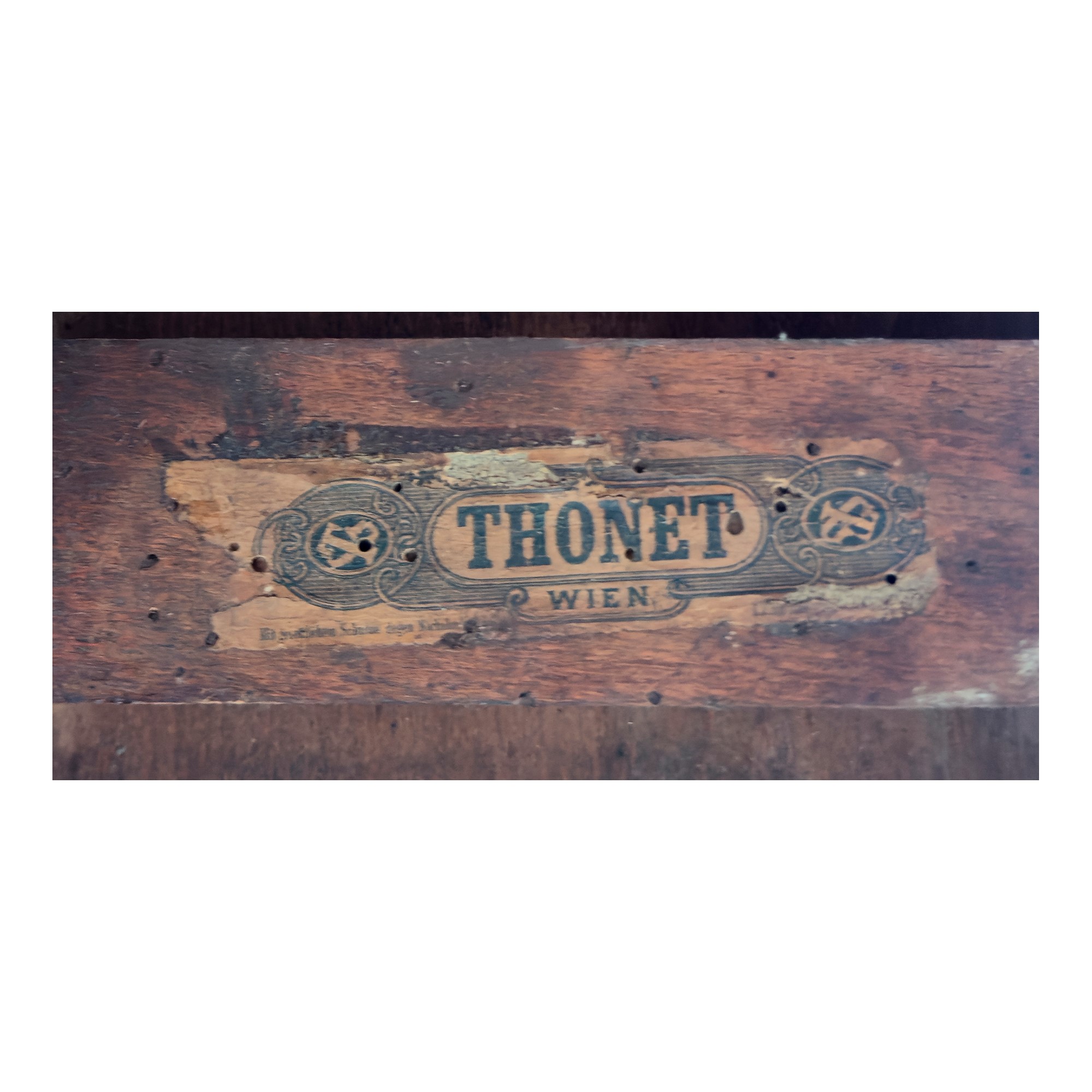 Tavolino in faggio incurvato tinto mogano, Thonet