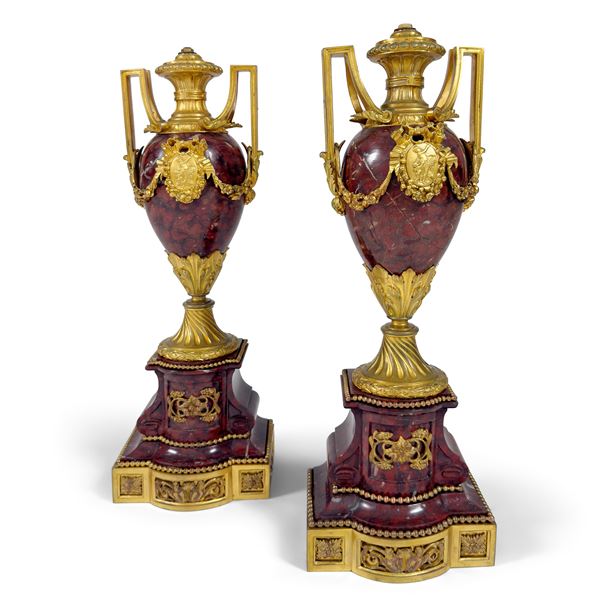Coppia di vasi in marmo rosso griotte e bronzo dorato, Francia, Henry Picard (1831-1864)