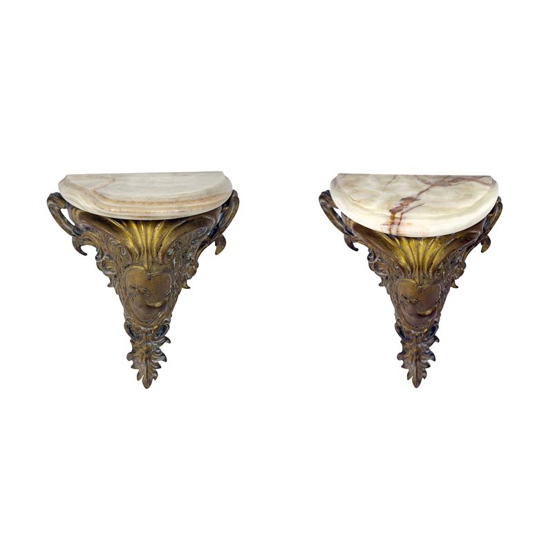 Coppia di mensoline in bronzo dorato