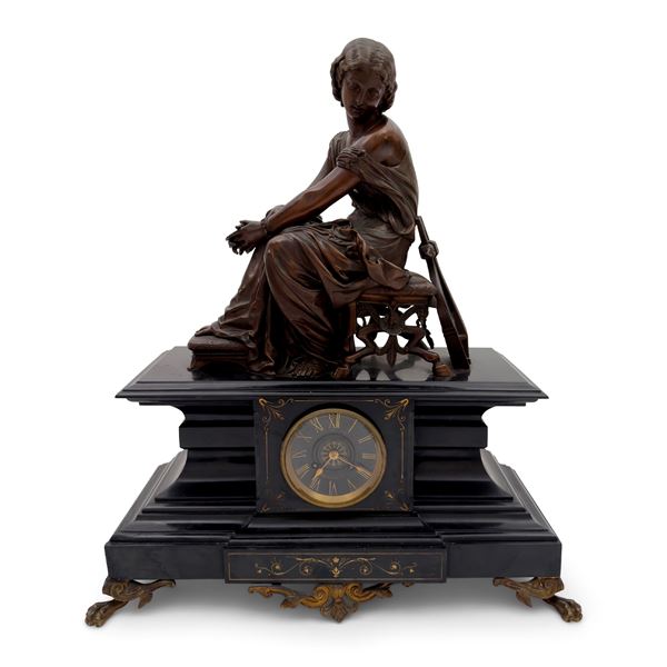 Pendola con cassa parallelepipeda in marmo nero dai profili modanati, Francia, XIX secolo
