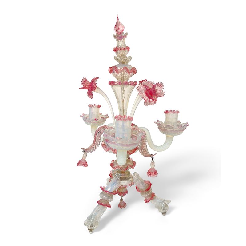 Piccolo flambeau a tre luci, in vetro di Murano opalescente, XIX secolo