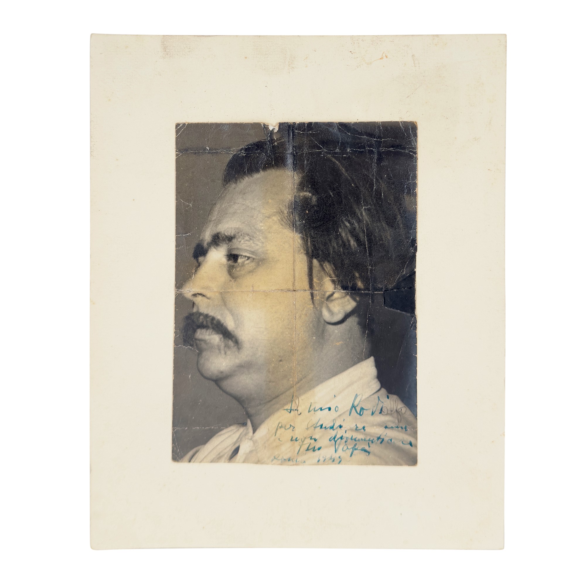 Due ritratti di Assen Peikov UNITI a tre fotografie