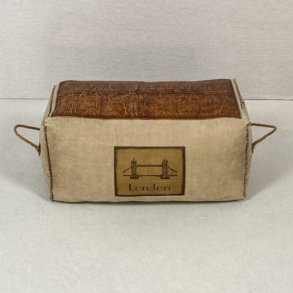 Pouf di forma parallelepipeda