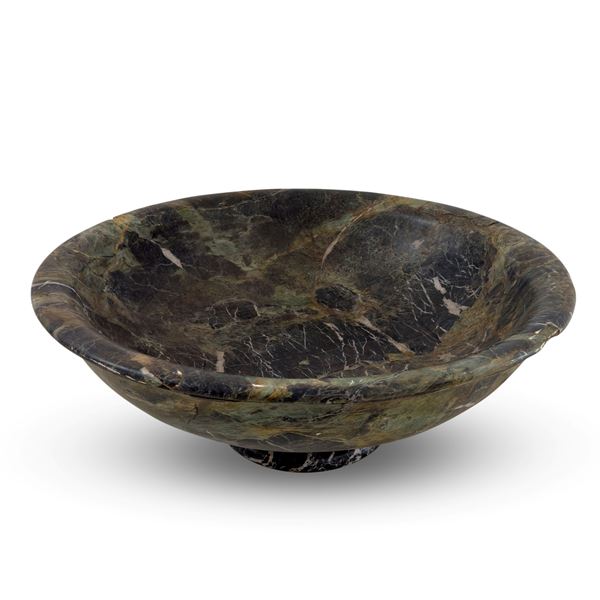 Grande vasca in marmo a fondo verde