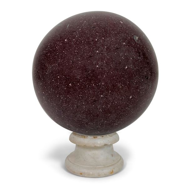 Grande sfera in porfido imperiale