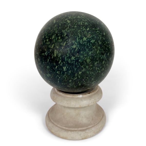 Sfera in serpentino verde