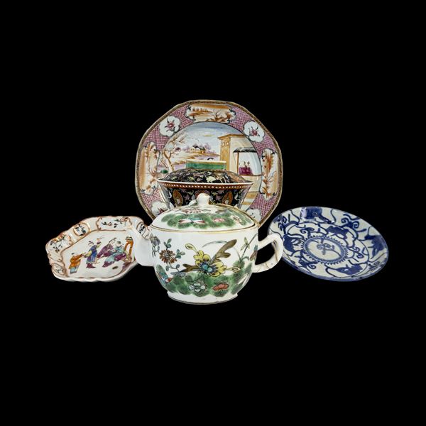 Due ciotoline in porcellana policroma, Cina, epoche diverse