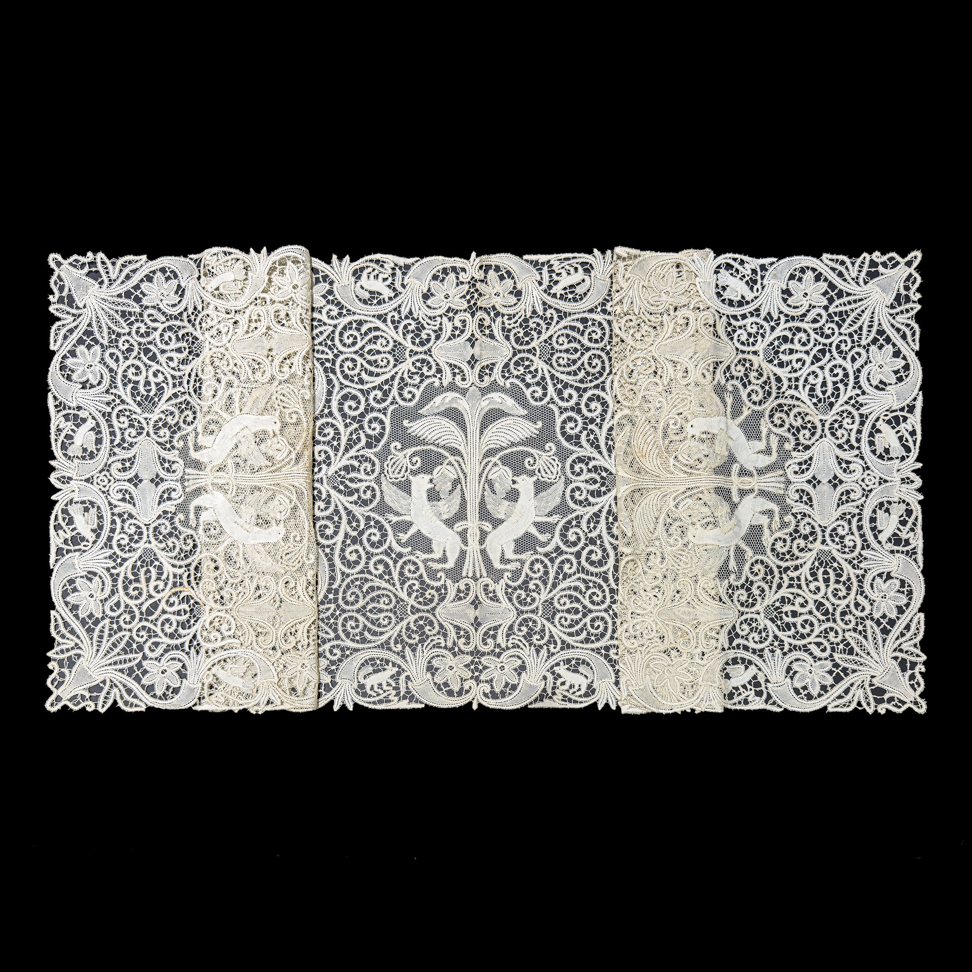 Due runner in pizzo a tombolo ecrù