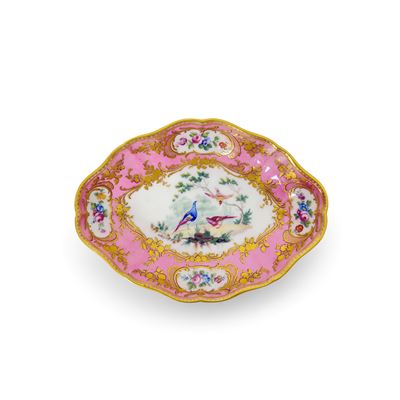 Vassoietto in porcellana bianca, rosa, dorata e policroma, Sèvres, 1756