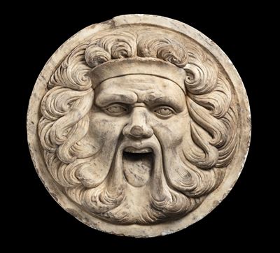 Grande altorilievo in marmo bianco, raffigurante un mascherone virile