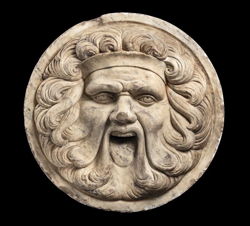 Grande altorilievo in marmo bianco, raffigurante un mascherone virile