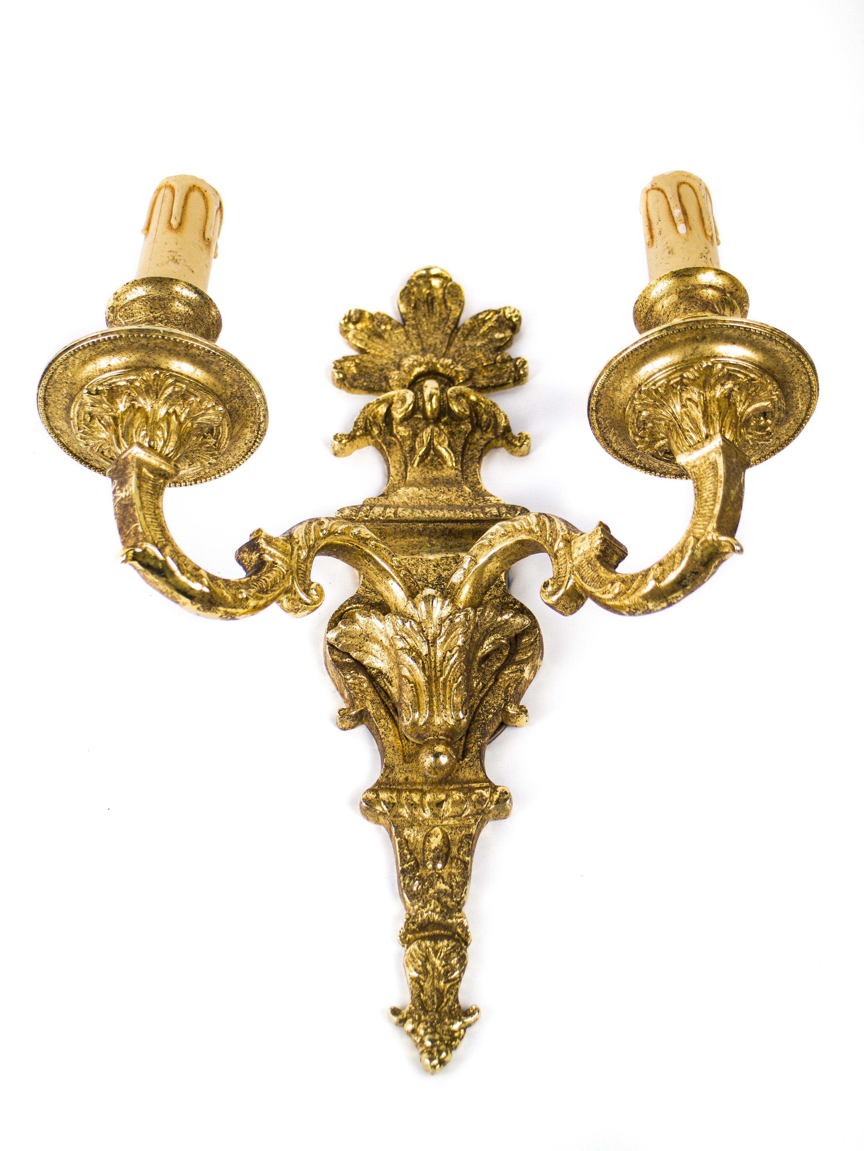 Appliques in bronzo cesellato e dorato, sei unità