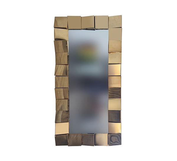 Specchiera con cornice rettangolare rivestita in ottone dorato