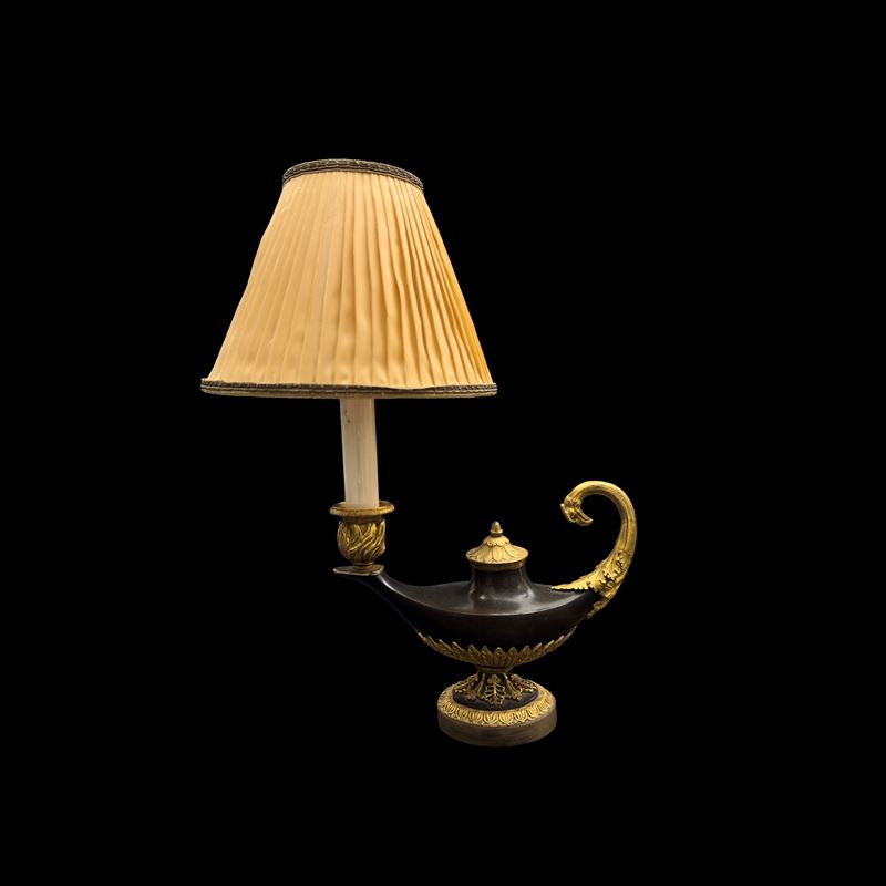 Lampada da tavolo a lucerna in bronzo patinato e dorato, XIX secolo