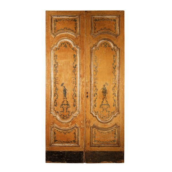 Porta a due ante in legno laccato ocra, Napoli, periodo Luigi XV