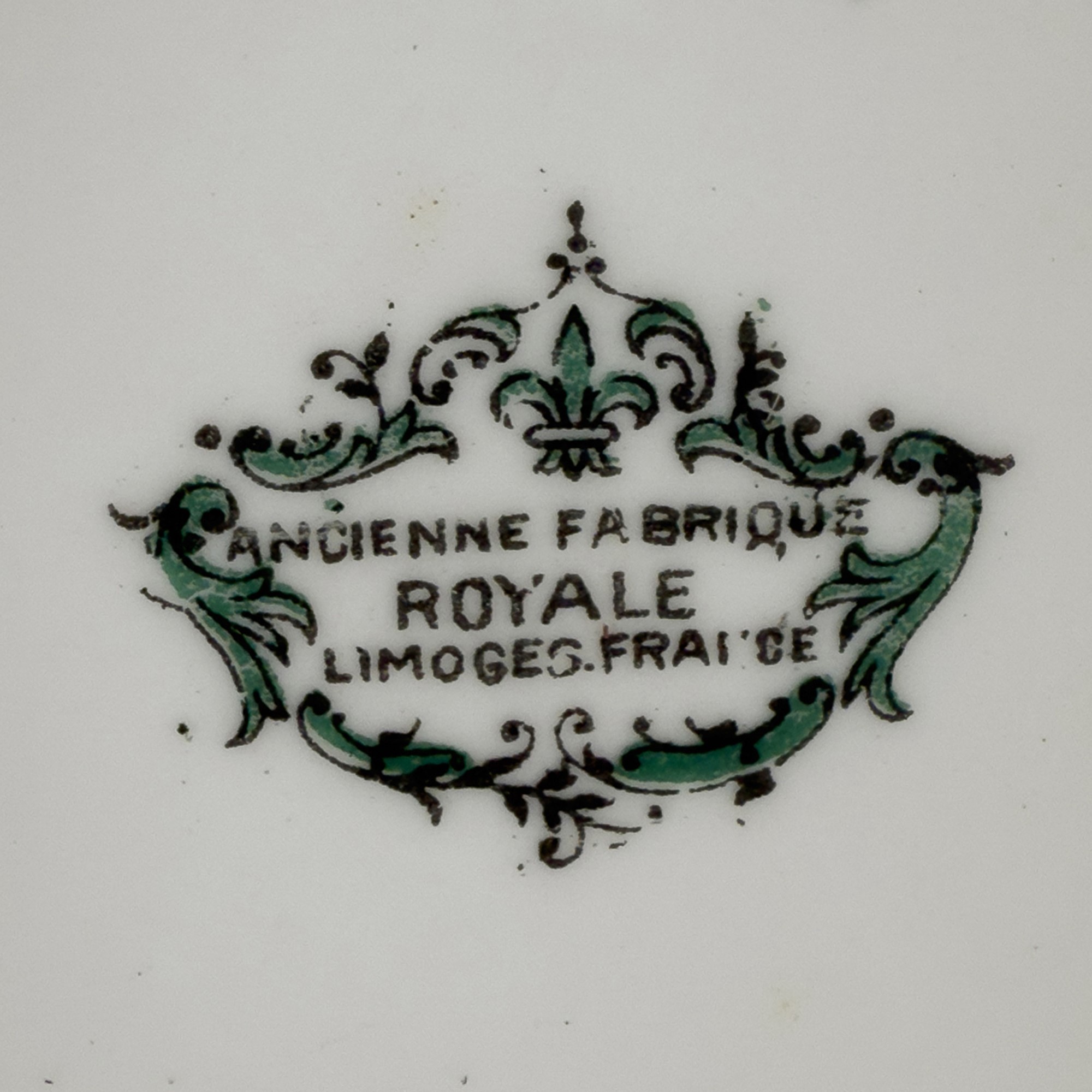 Servizio da tavola in porcellana, Francia, Limoges, firmato d'Artois, XX secolo