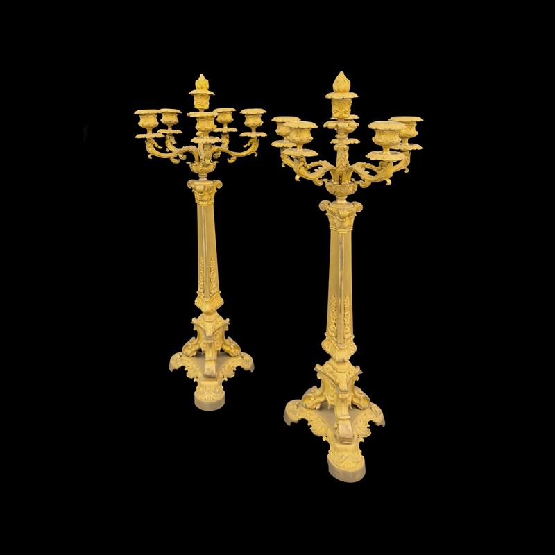 Coppia di flambeaux in bronzo dorato a sei luci, Francia, periodo Carlo X