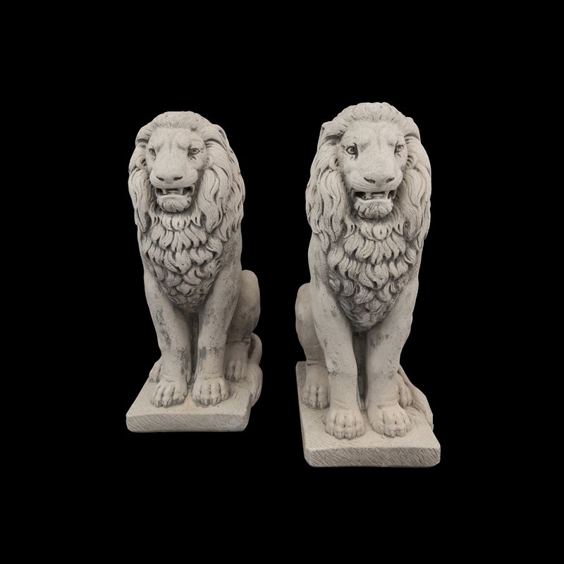 Coppia di leoni accosciati, scultura in pietra