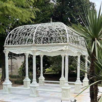 Gazebo quadrato in ghisa verniciata bianco con cupola in ferro battuto