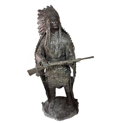 Scultore Non Identificato, Indiano con Fucile in Bronzo Patinato
