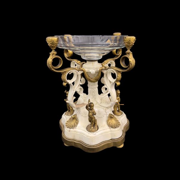 Centrotavola in ceramica bianca e bronzo dorato, XIX secolo