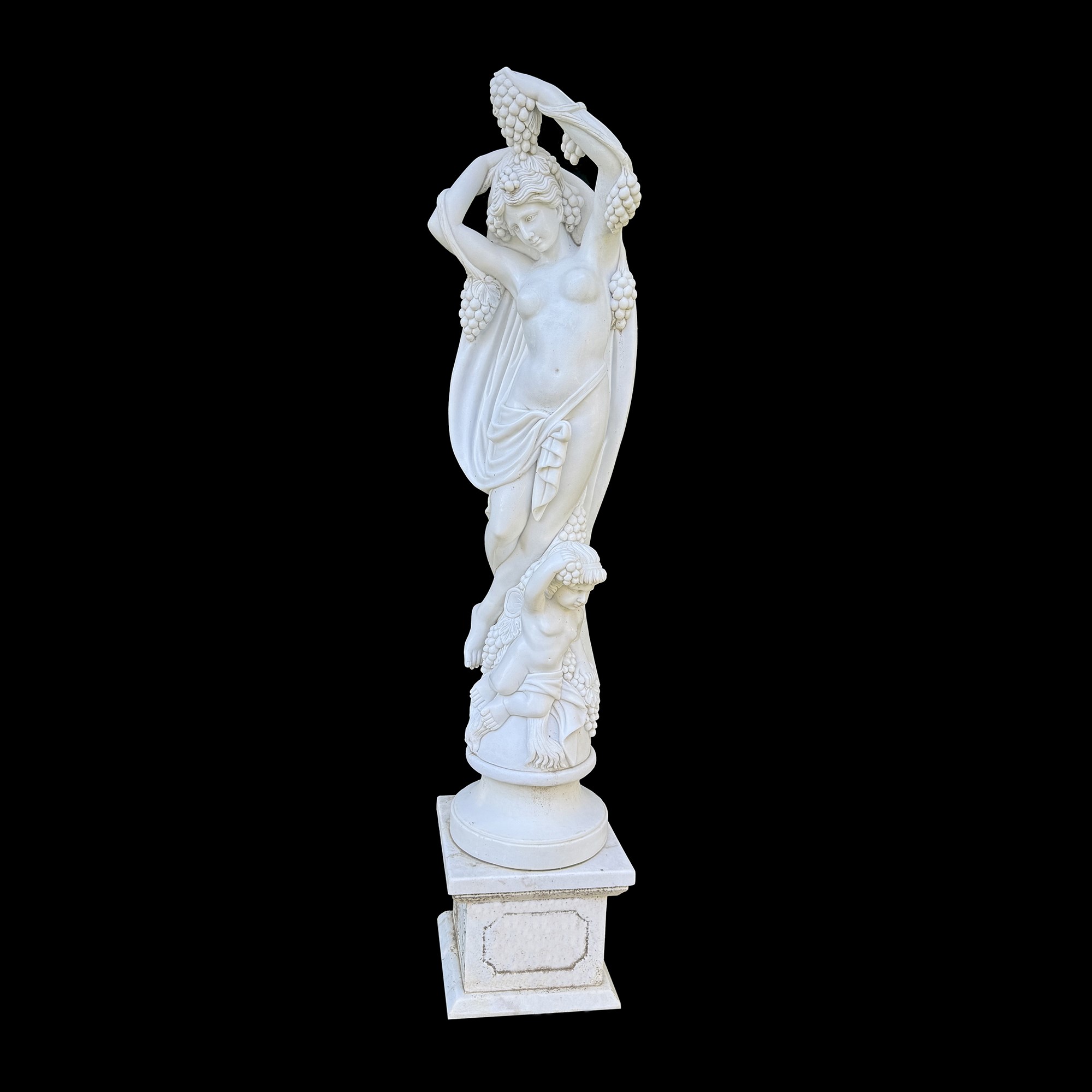 Scultore Ignoto, Coppia di figure allegoriche femminili in marmo bianco con putto alato