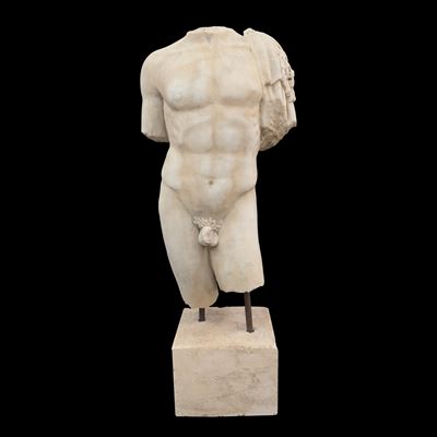 Busto maschile acefalo, marmo bianco, h. 102 cm