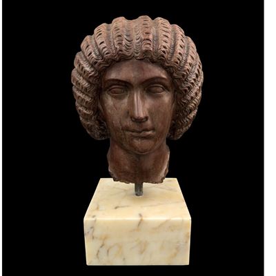 Testa di Giulia Domna, marmo rosso antico su base quadrata in marmo bianco