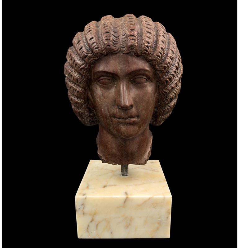 Testa di Giulia Domna, marmo rosso antico su base quadrata in marmo bianco