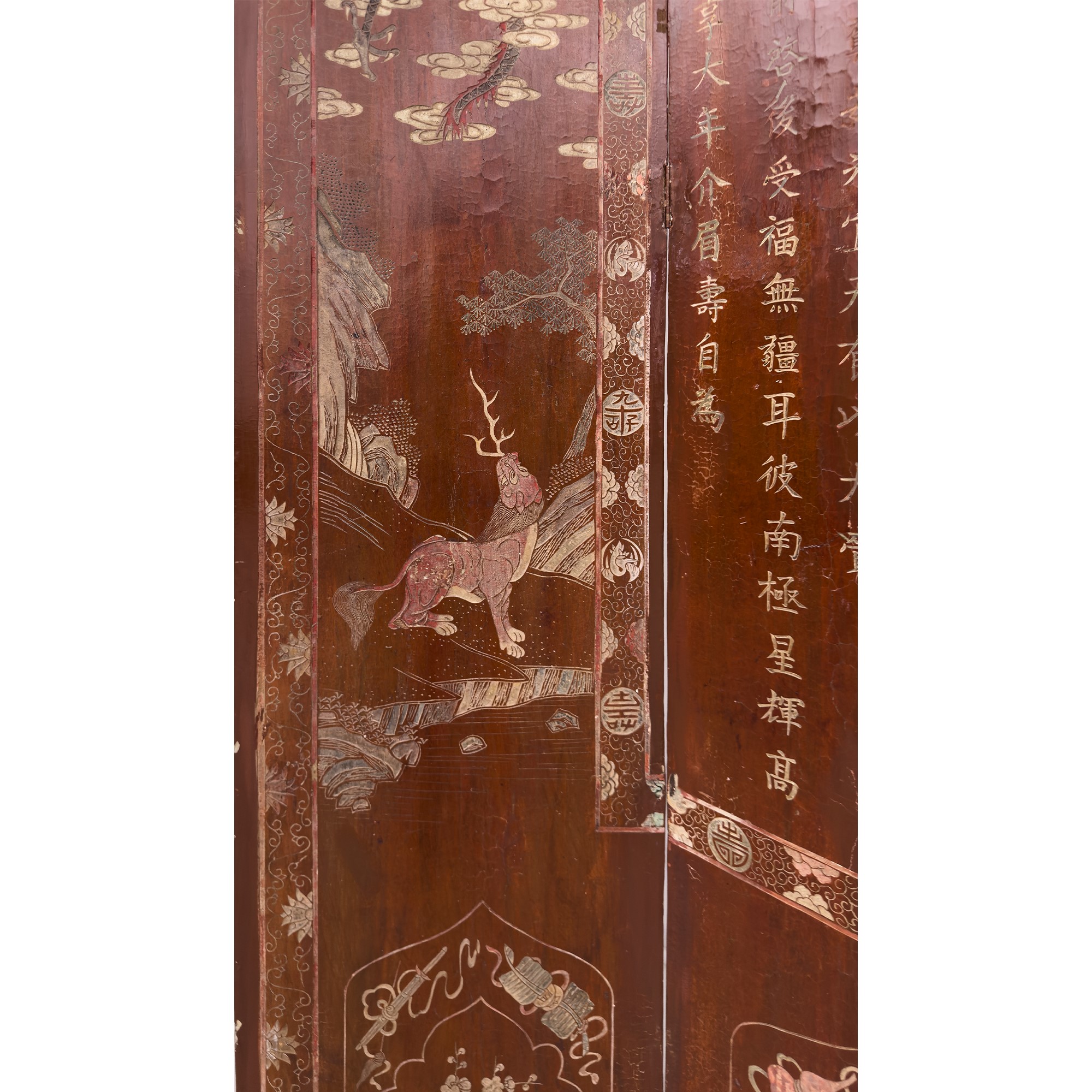 Paravento cinese a otto ante in legno tinto marrone, decorato con ideogrammi e scene di vita quot...